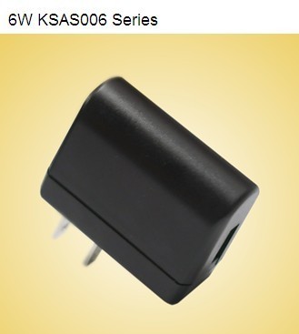 Universal-USB Stromadapter 6W 12V mit 0.5A zu 1.2A für Handy