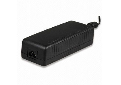 geringe Interferenzen Universal AC / DC Power Adapter