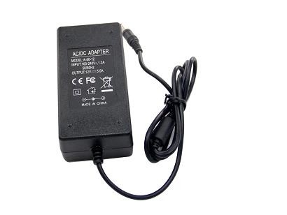 Tragbarer regulierter Spannung Wechselstrom-DC-Stromadapter 60W Wechselstrom 110V - 220V, 12 Volt-Stromadapter