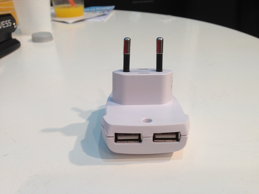 Weiße 2.1A verdoppeln Usb-Wand-Ladegerät-Wechselstrom-Stromadapter-Ladegerät-Eu-Stecker, 100 - 240v