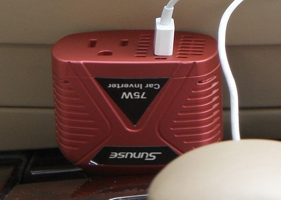 Des Autoenergie-Inverters 12v der hohen Leistungsfähigkeit 75w DC zu Wechselstrom 220v mit Feuerzeugstecker