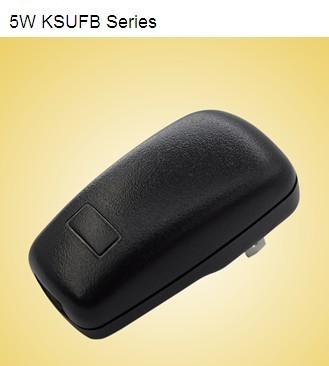 Universal-USB Stromadapter 100-240V 50 60HZ 5W für tragbares Gerät