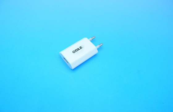 AC100-240V Universal-USB Stecker Stromadapter-5V 1000mA CCC, hohes Efficency