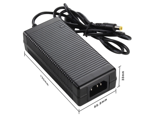 Schwarzer Wechselstrom-Adapter Computer 12V 5A, Tischplattenstromadapter