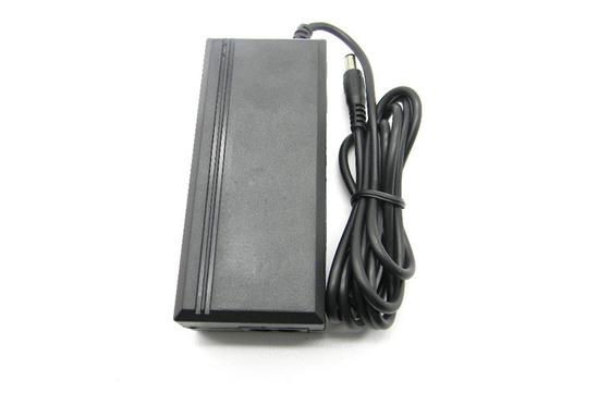 12V 2A Wechselstrom zu DC-Stromadapter über gegenwärtigem/konstantem Strom 5.5x2.1mm