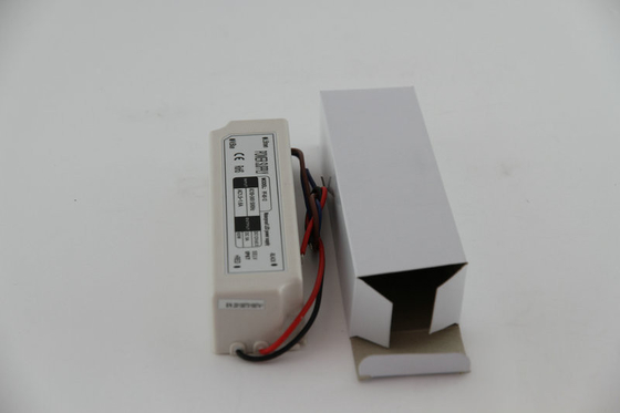 Wasserdichter Fahrer 120V IP67 60W konstanter Spannungs-LED Wechselstrom, lokalisierter Kunststoffkoffer
