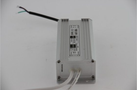 Portable 24 V DC 60W imprägniern LED-Fahrer-Stromversorgung Platic-Kasten mit EN55022 Klasse A