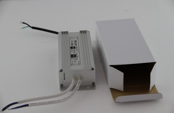 Portable 24 V DC 60W imprägniern LED-Fahrer-Stromversorgung Platic-Kasten mit EN55022 Klasse A